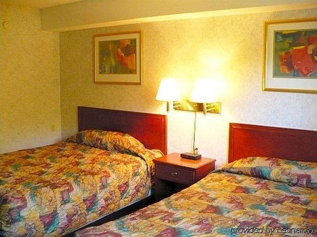 Lexington Inn & Suites-Windsor Habitación foto